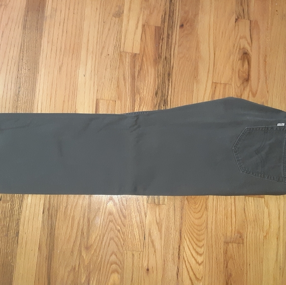 Levis - Picture 2 of 3
